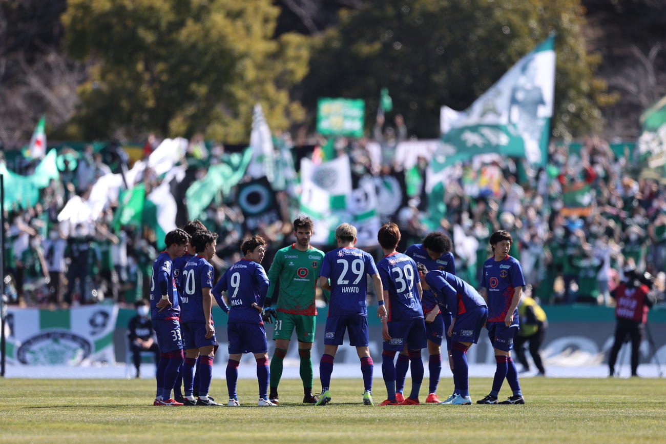 J3開幕戦に臨んだ奈良の選手（C）NARA CLUB