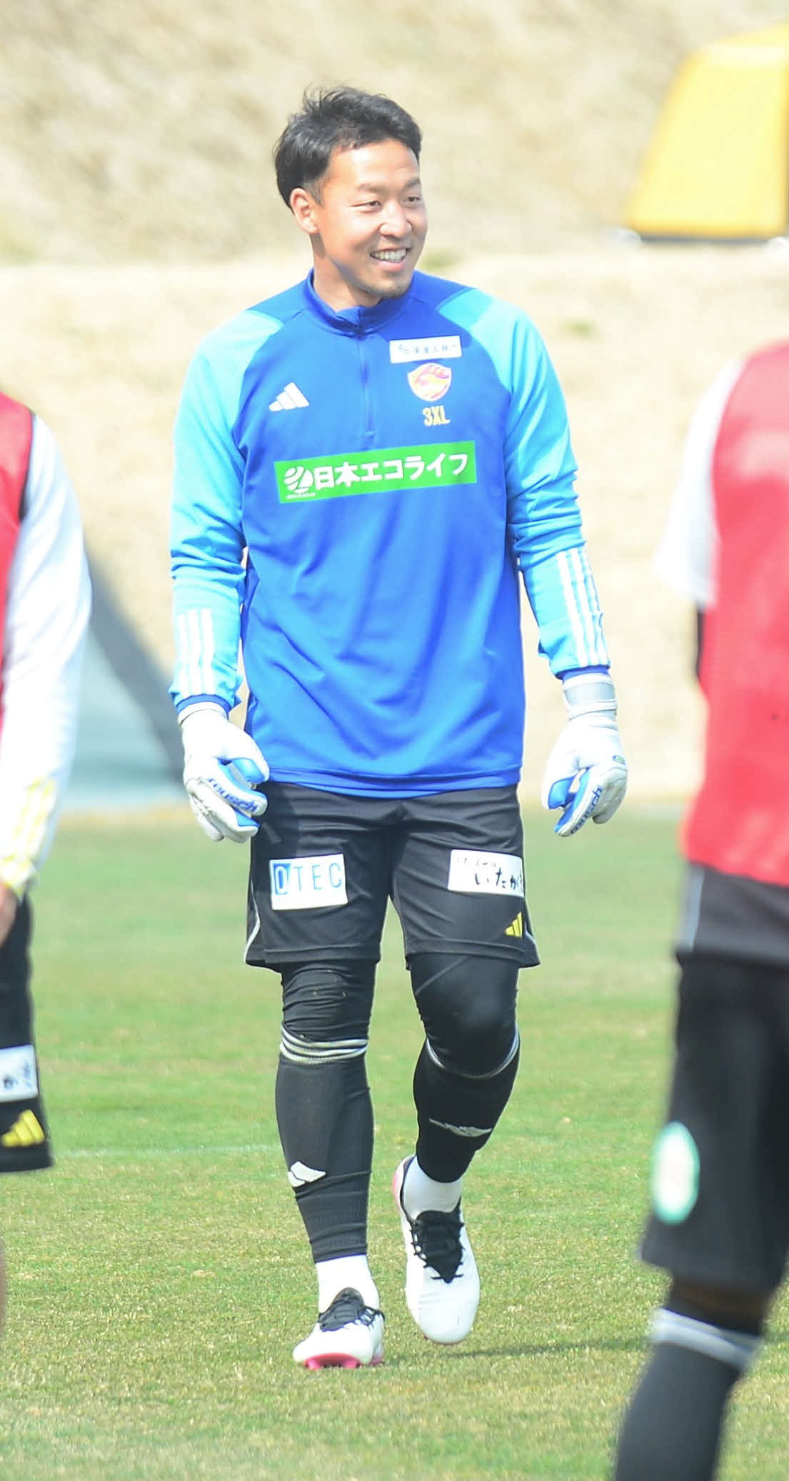 練習終え、笑顔を見せるGK松沢