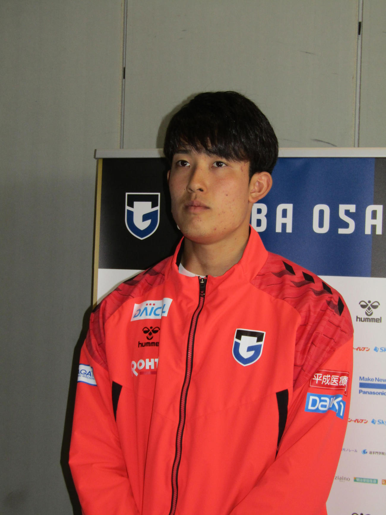 取材に応じるG大阪谷晃生