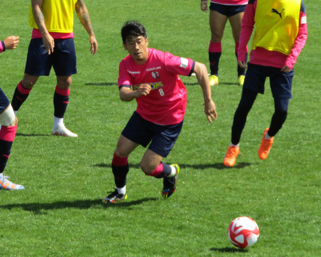 公開練習で汗を流すC大阪香川真司