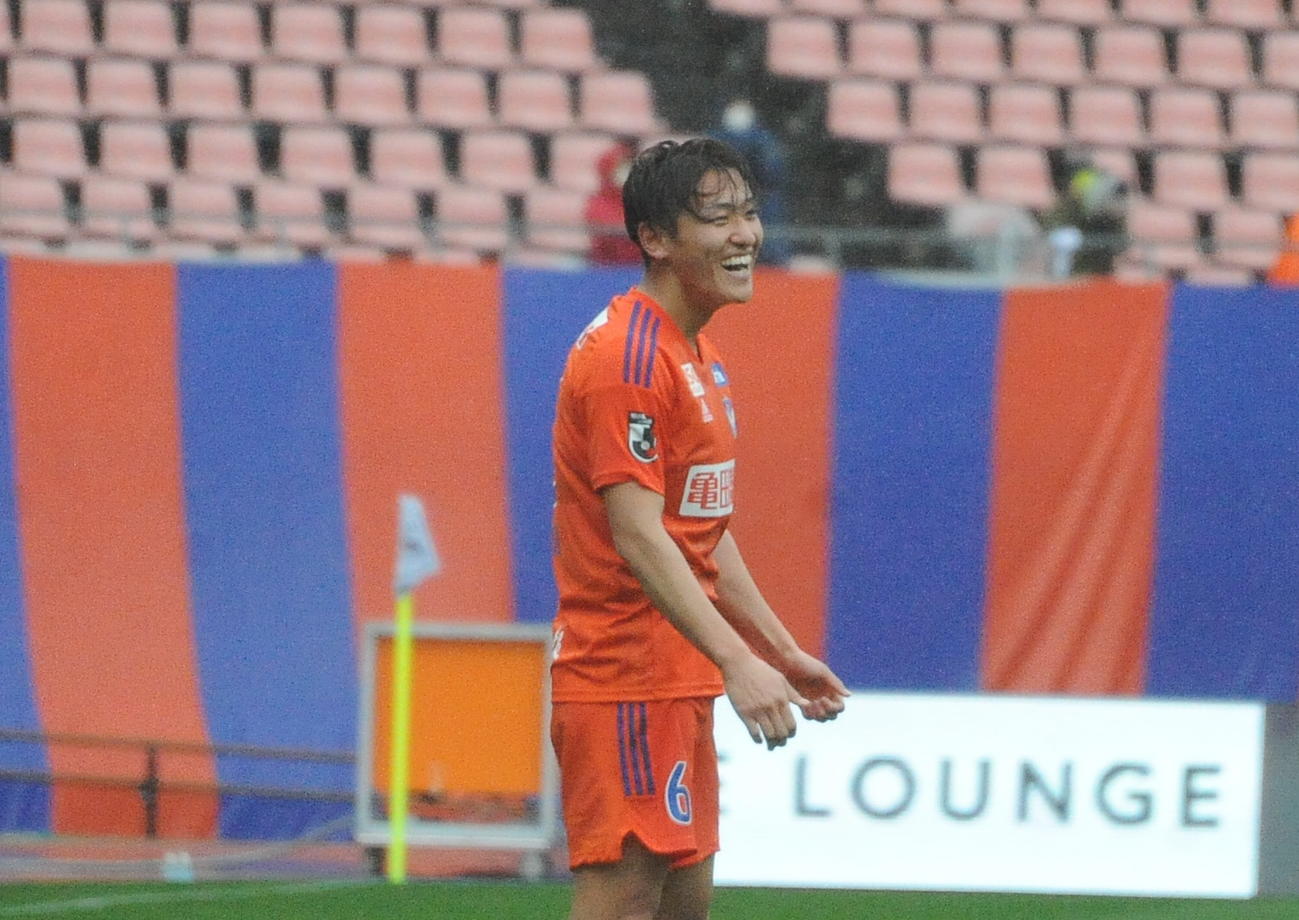 試合終了と同時に笑顔の秋山