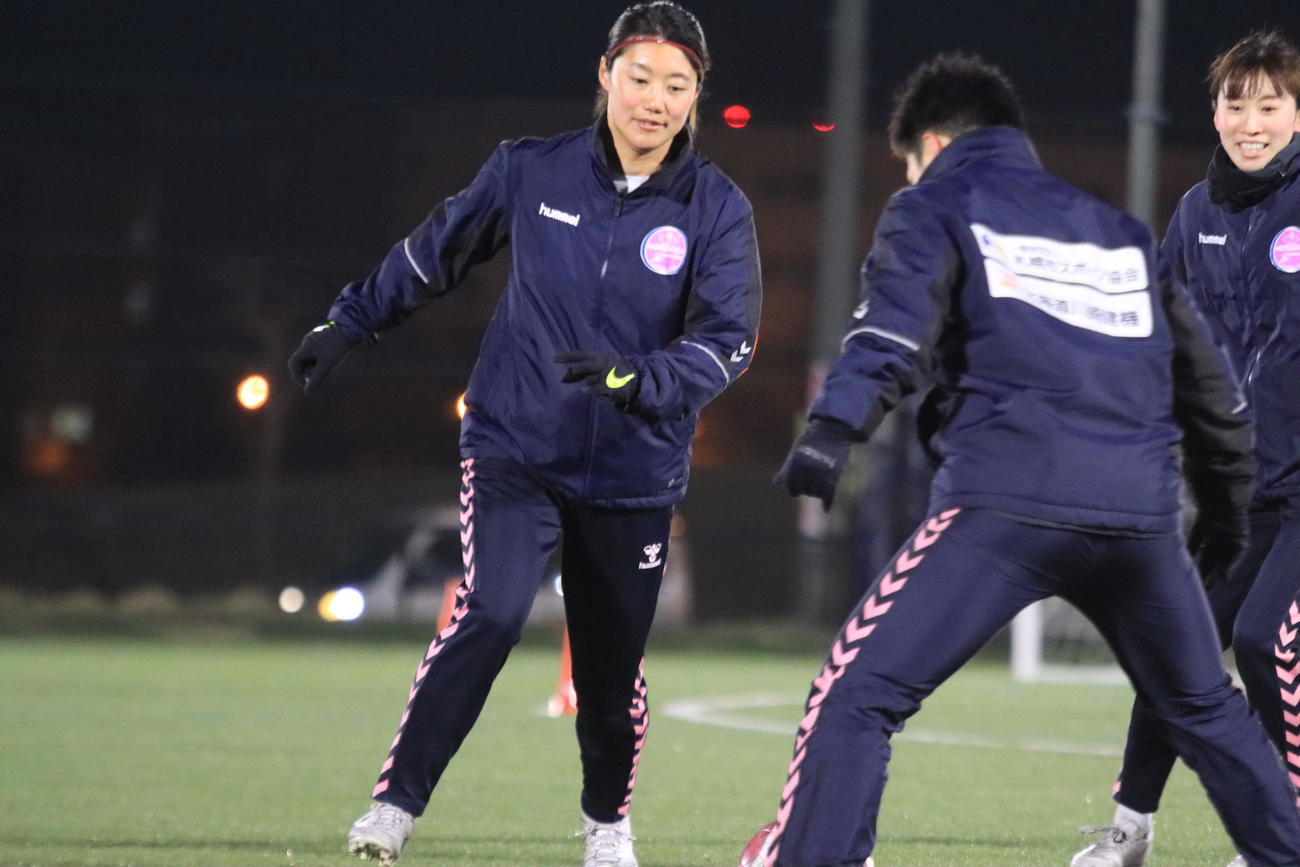 ノルディーア北海道DF井久保主将（左）（撮影・保坂果那）