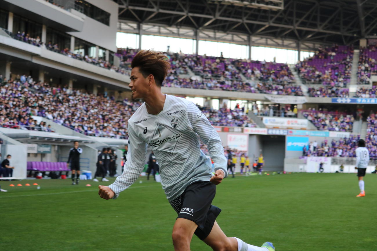 後半、先制ゴールを決め喜ぶ神戸MF汰木康也（撮影・益子浩一）2023年4月1日、サンガS