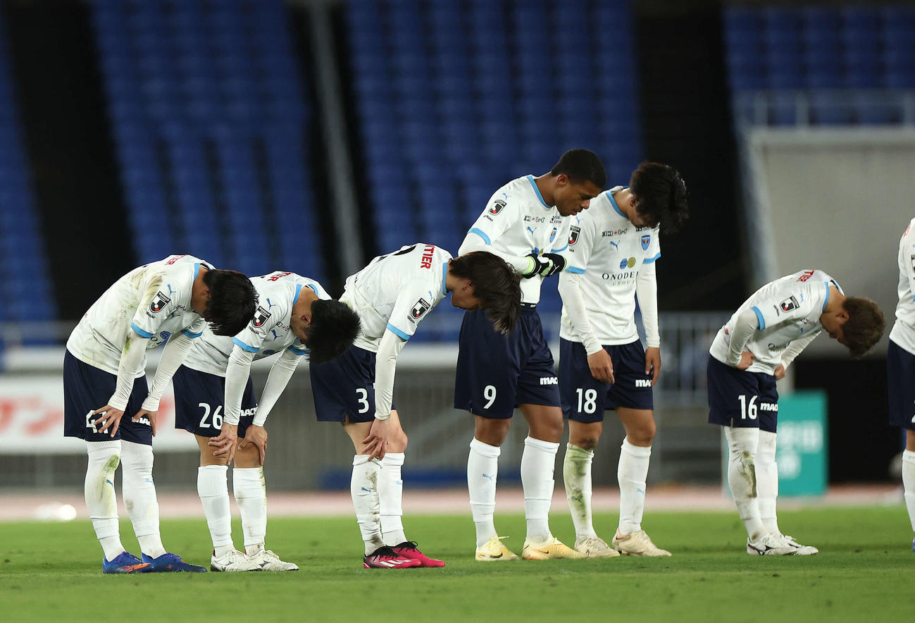 横浜対横浜FC　横浜に敗れる横浜FC（撮影・河田真司）