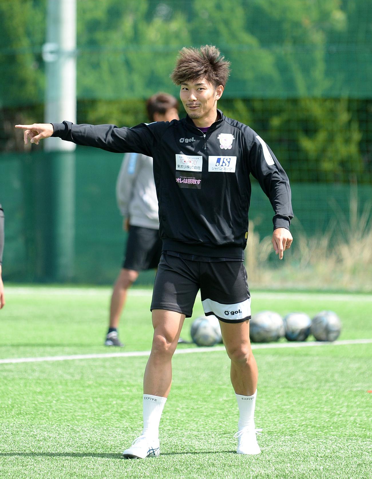 リラックスした表情で調整に励む藤枝渡辺