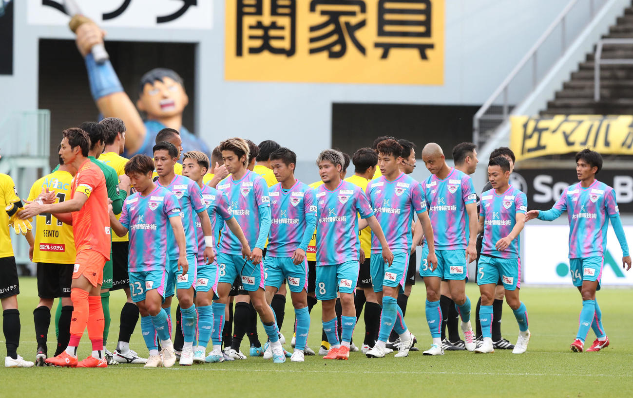 鳥栖対柏　引き分けに終わった両チームイレブン（撮影・梅根麻紀）