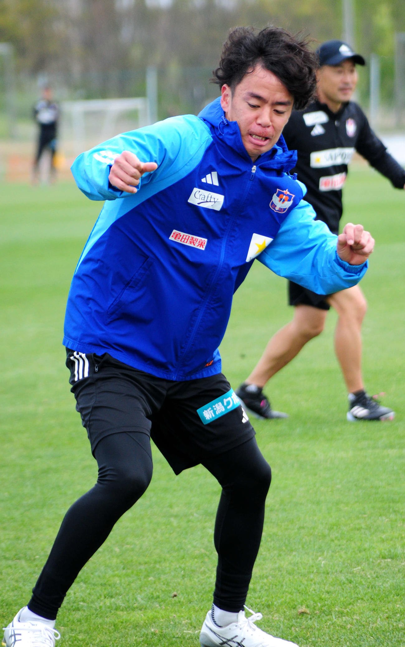 月間MVPを受賞した伊藤は練習で汗を流す（撮影・大島享也）