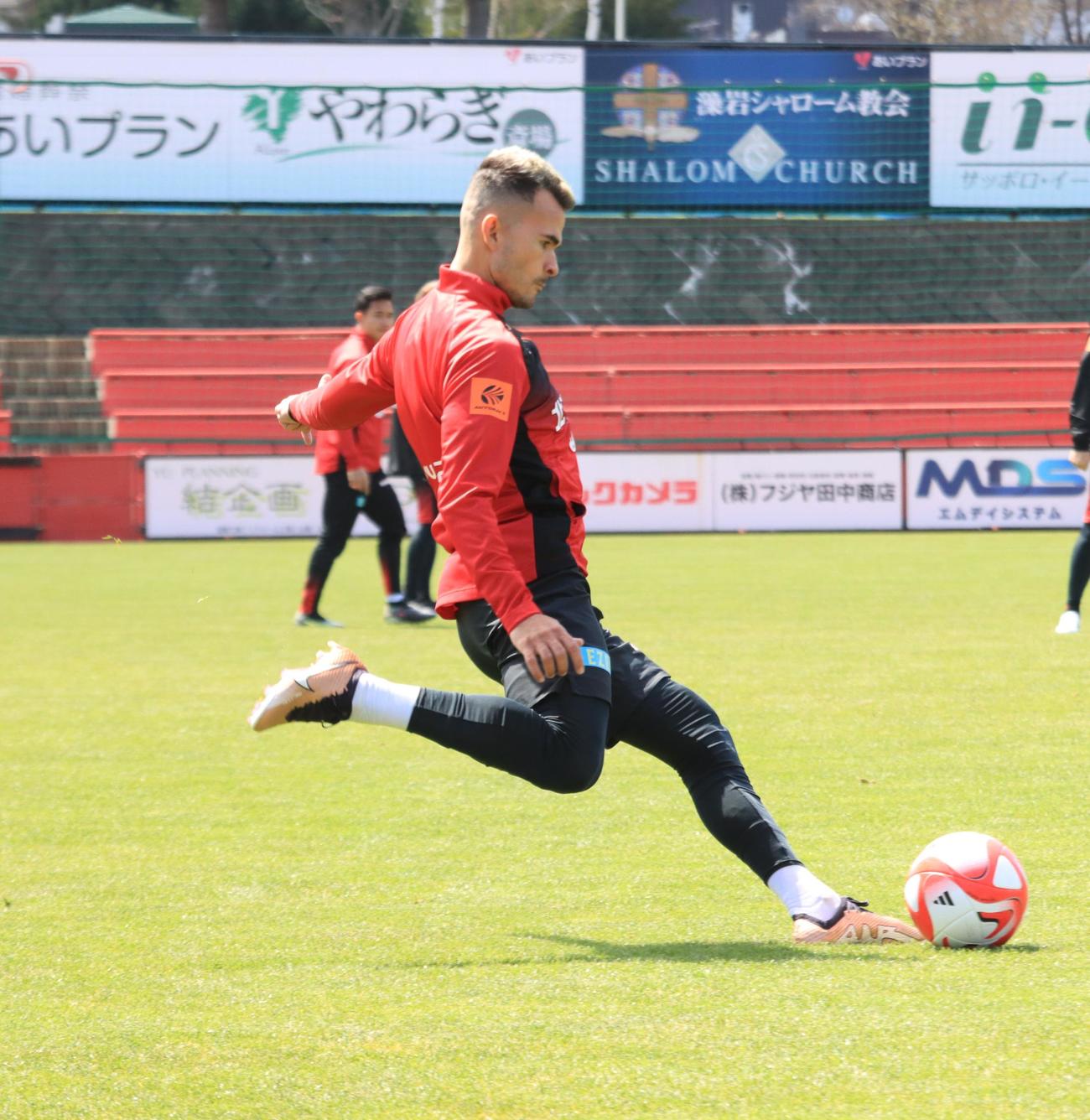 ルヴァン杯鳥栖戦での今季初出場を目指す札幌ルーカス・フェルナンデス（撮影・保坂果那）