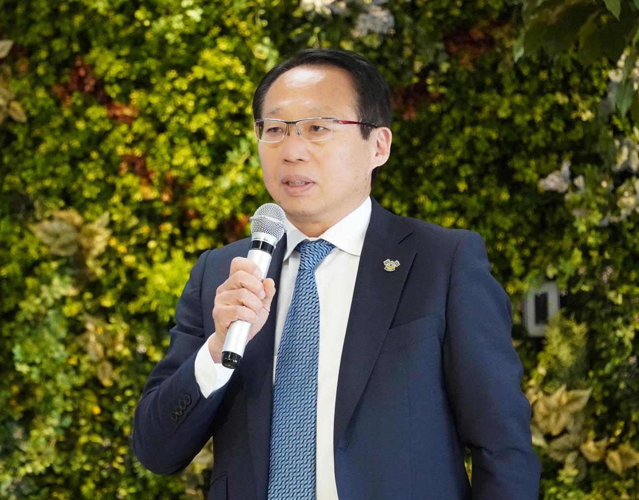 「FC今治高等学校　里山校」の来春開校と学園長就任を発表したJ3今治の岡田武史会長コピーライトFC今治