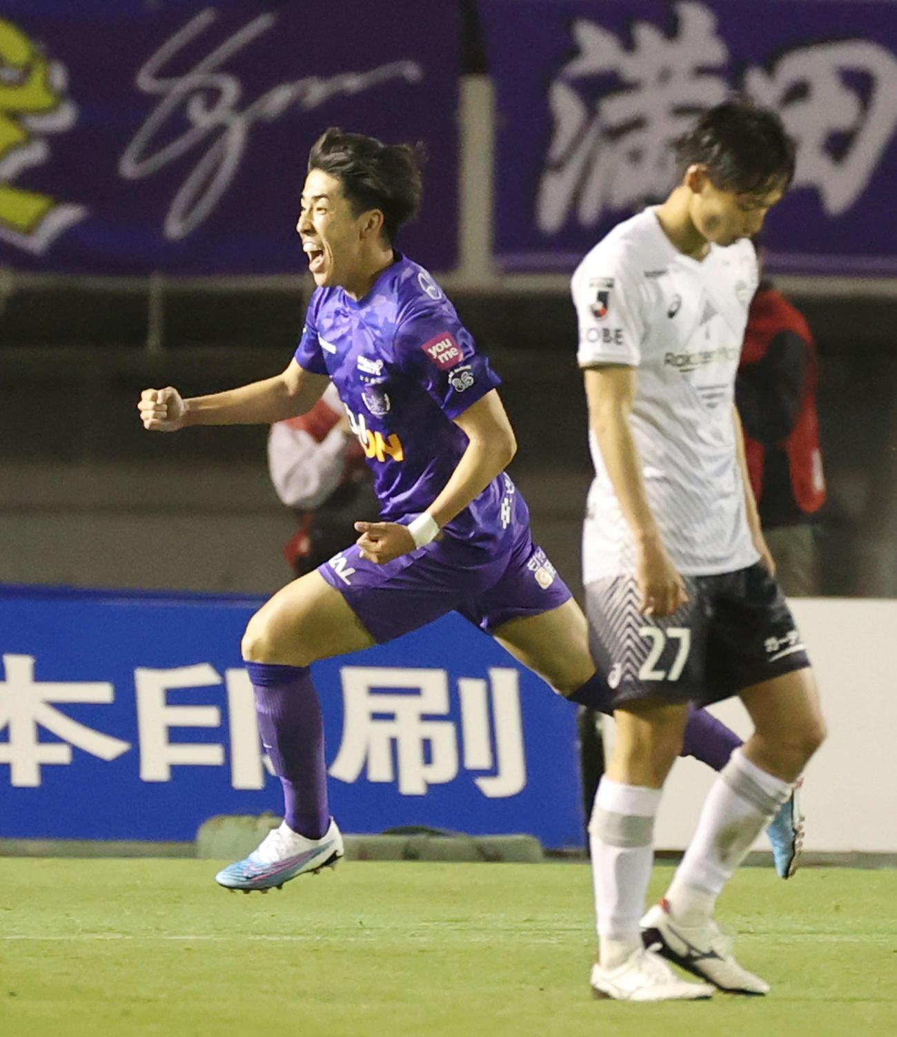 広島対神戸　後半　勝ち越し点を決め喜ぶ広島中野（撮影・加藤孝規）