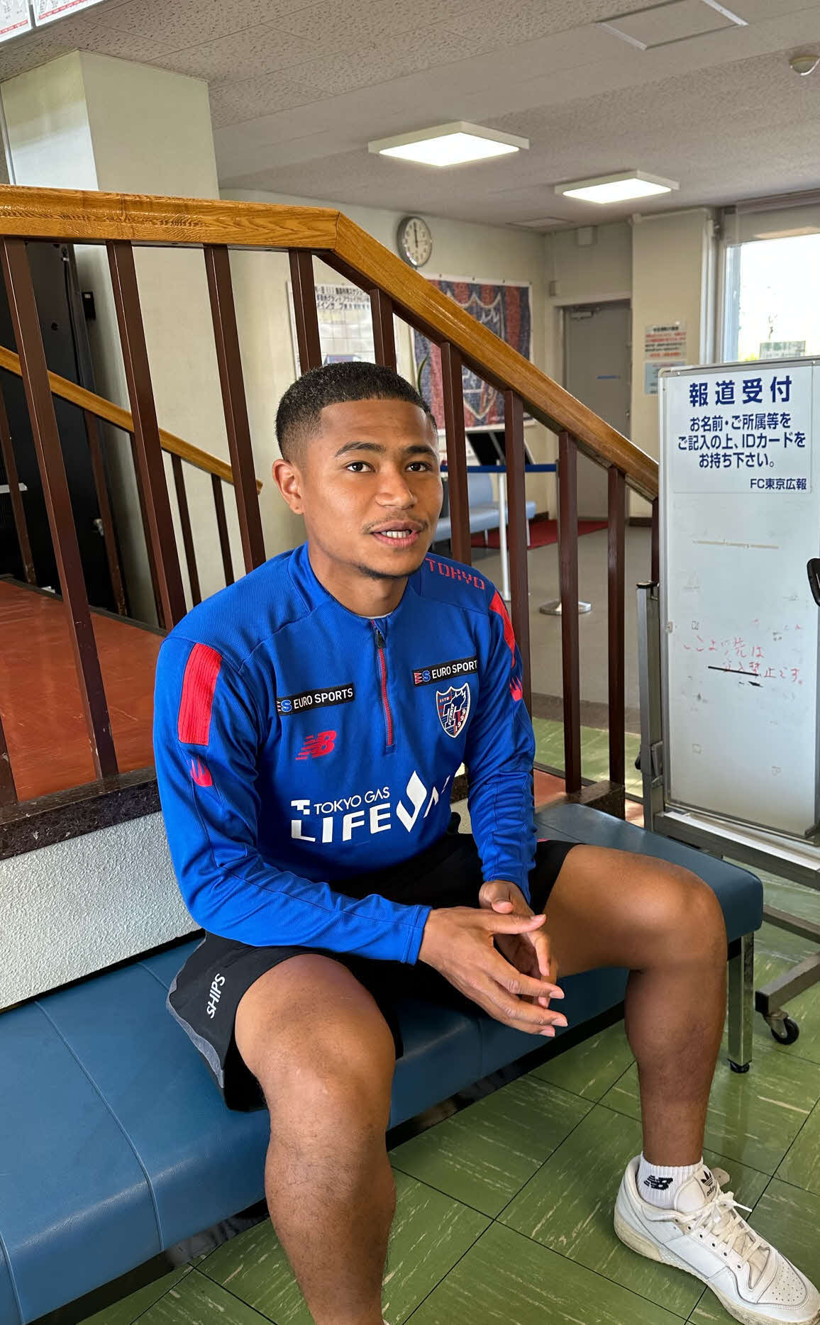 練習を終えて取材に対応する東京DFバングーナガンデ