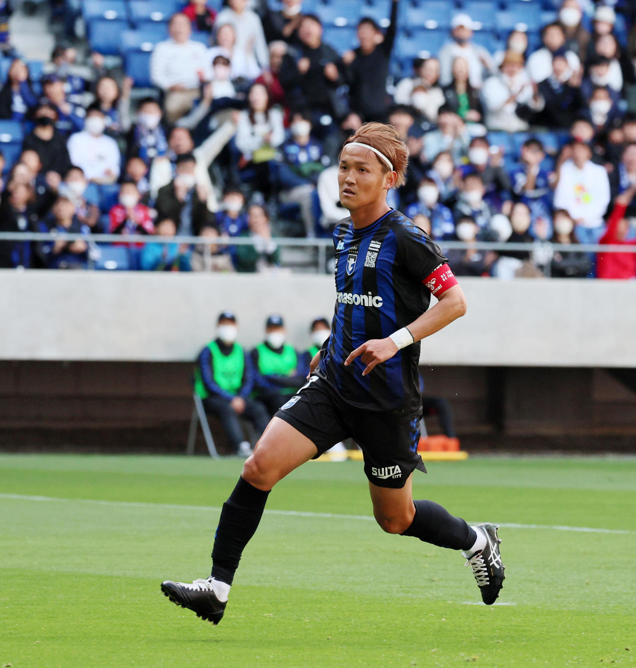 G大阪対横浜FC　前半、G大阪の宇佐美は先制ゴールを放つ（撮影・加藤哉）