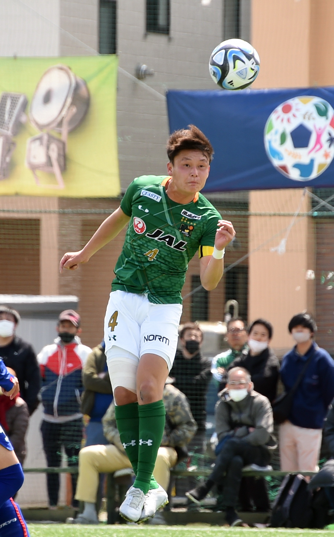 青森山田対東京U－18　ヘディングでクリアする青森山田DF山本（撮影・山田愛斗）