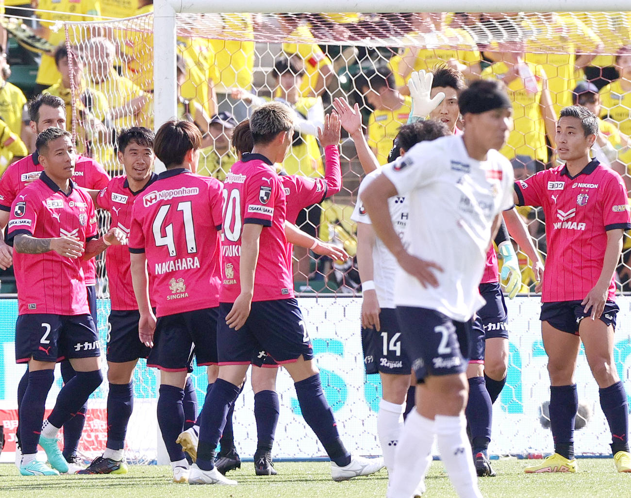 C大阪対柏　柏に勝利し、喜ぶC大阪の選手たち（撮影・上山淳一）
