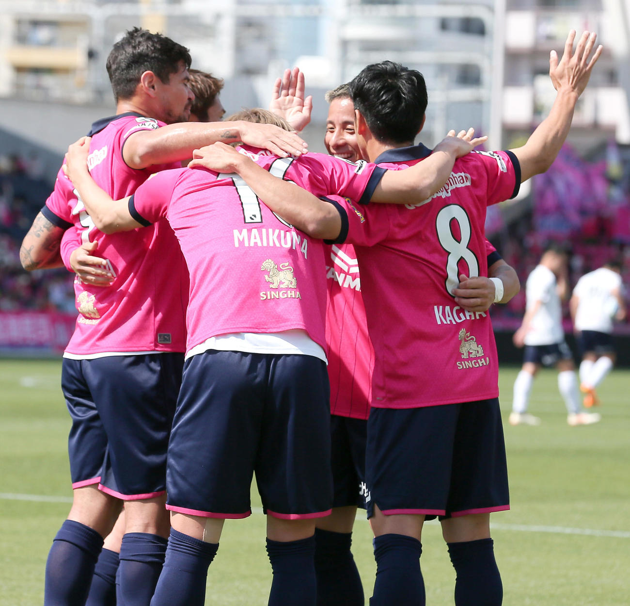 C大阪対柏　前半、C大阪毎熊（左から2人目）の先制ゴールで喜ぶC大阪の選手ら（撮影・上山淳一）
