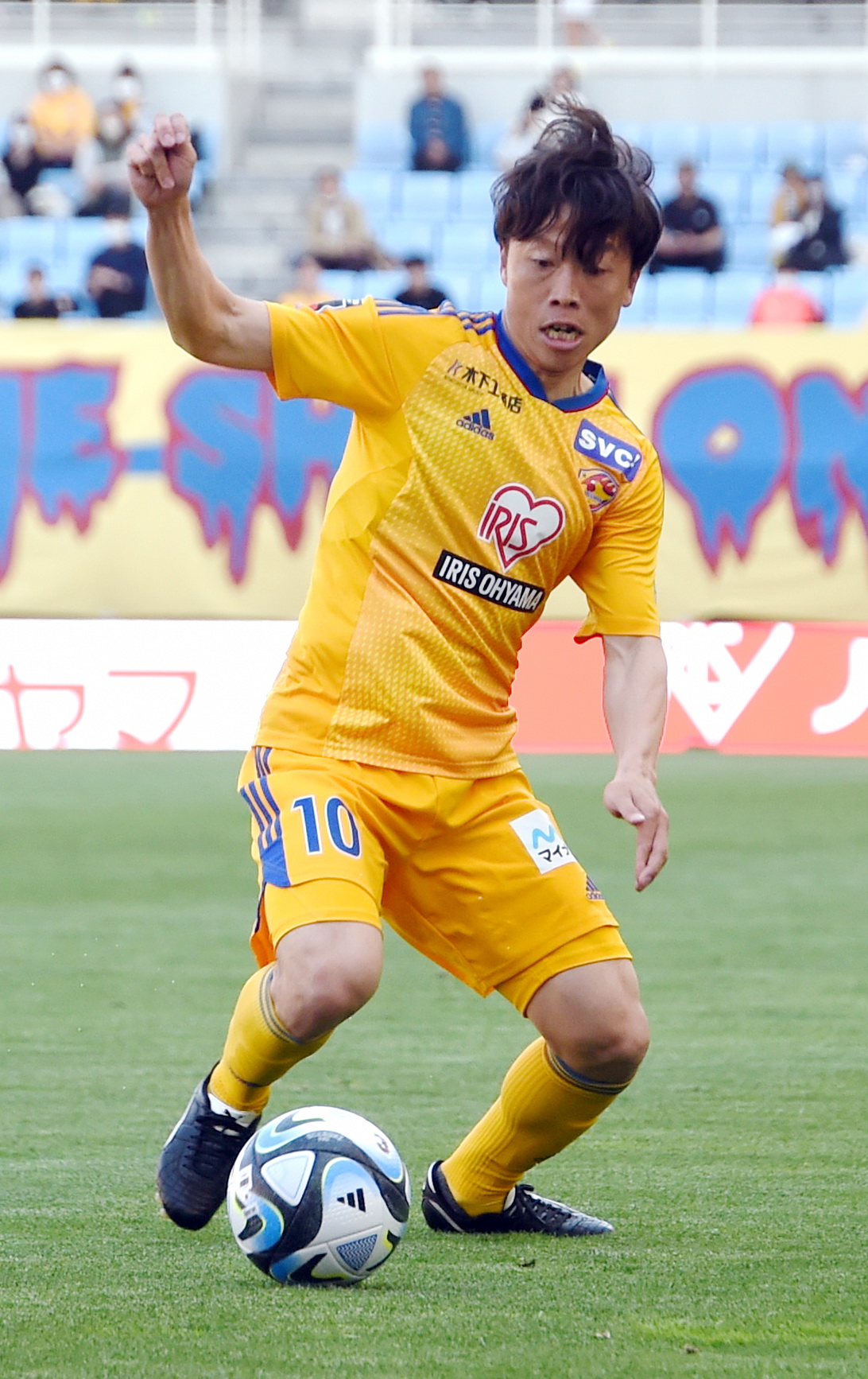 仙台対大分　ボールを奪いにいく仙台MF梁（撮影・山田愛斗）