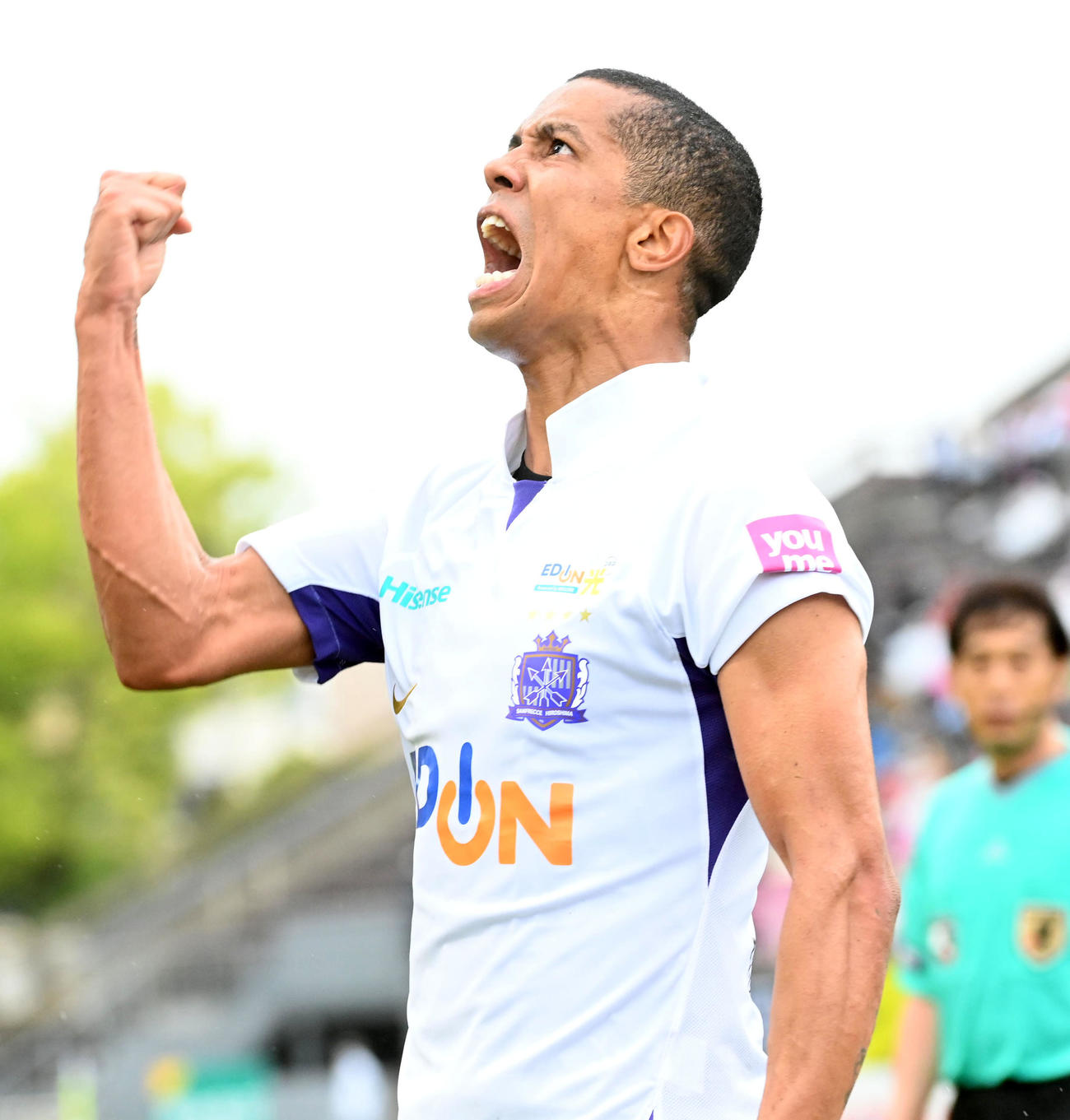 C大阪対広島　後半終了間際、決勝ゴールを決め雄叫びを上げる広島ヴィエイラ（撮影・前岡正明）