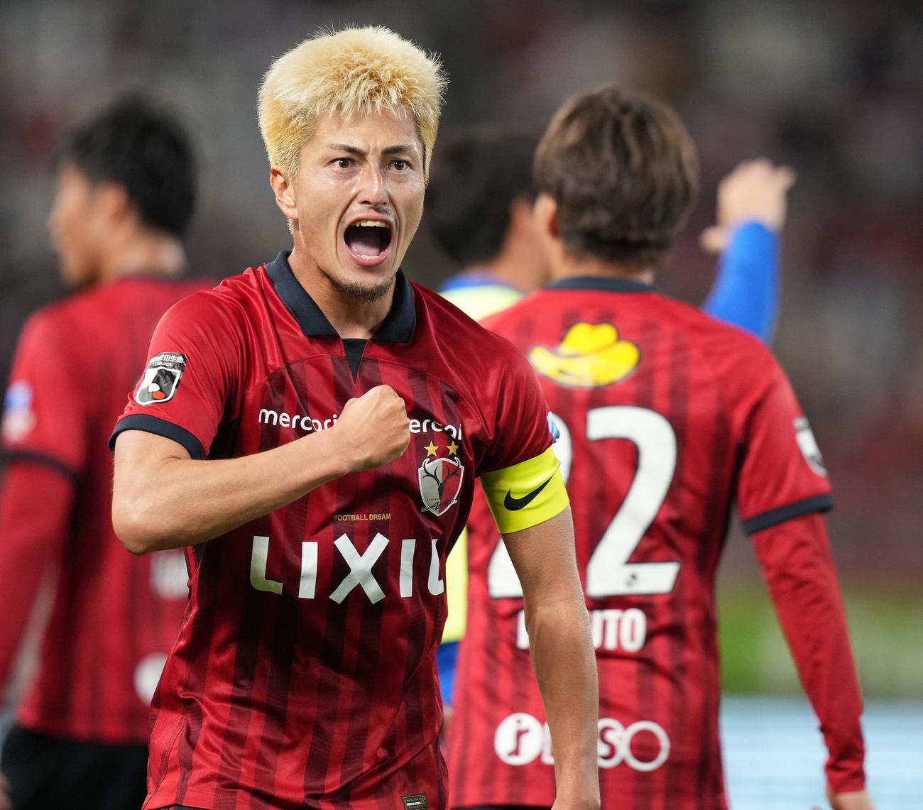 鹿島対G大阪　後半、ゴールを決め、サポーターに向かって雄たけびを上げる鹿島鈴木（撮影・鈴木みどり）