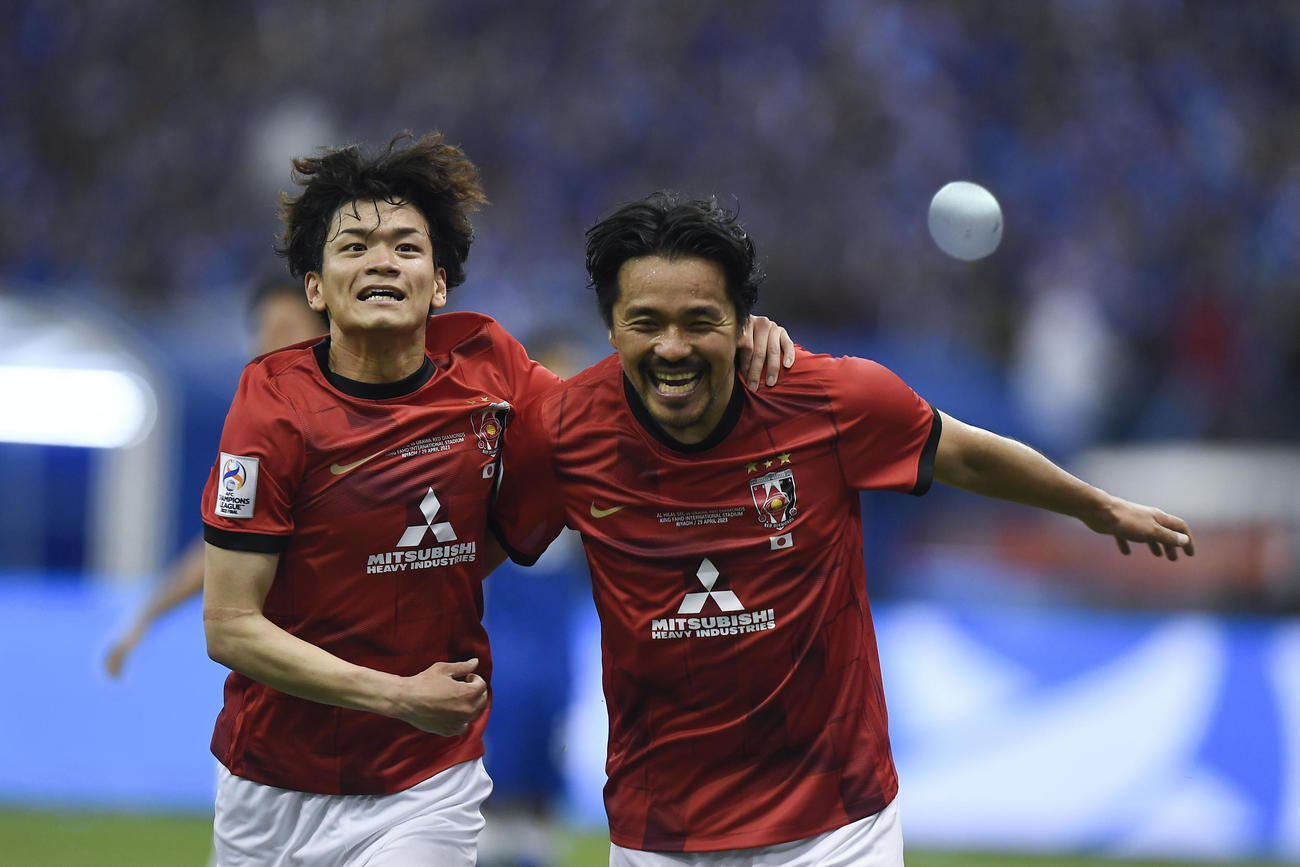 喜ぶ浦和レッズの選手たち（AP）