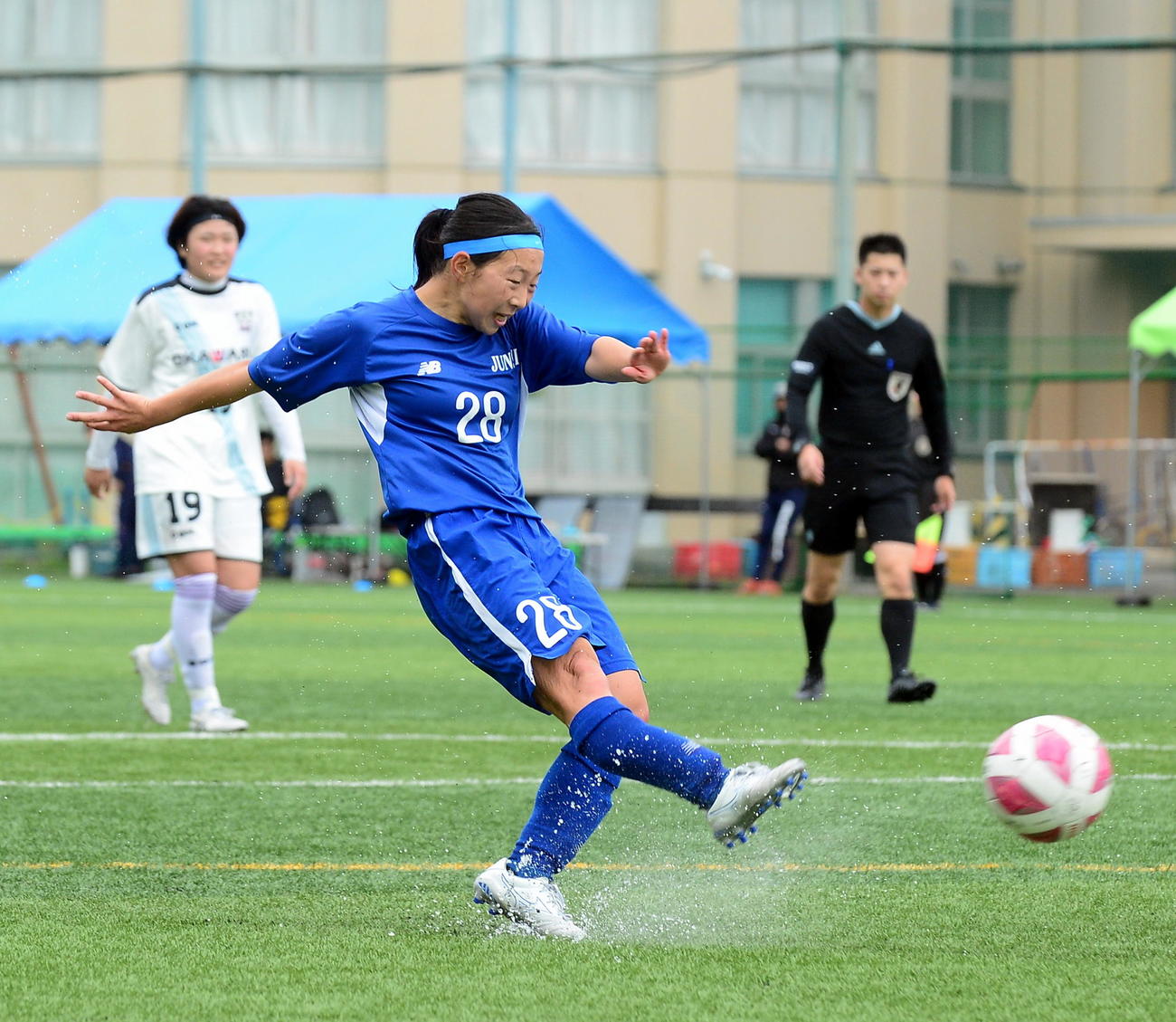 前半33分、追加点を決める藤枝順心・弟子丸