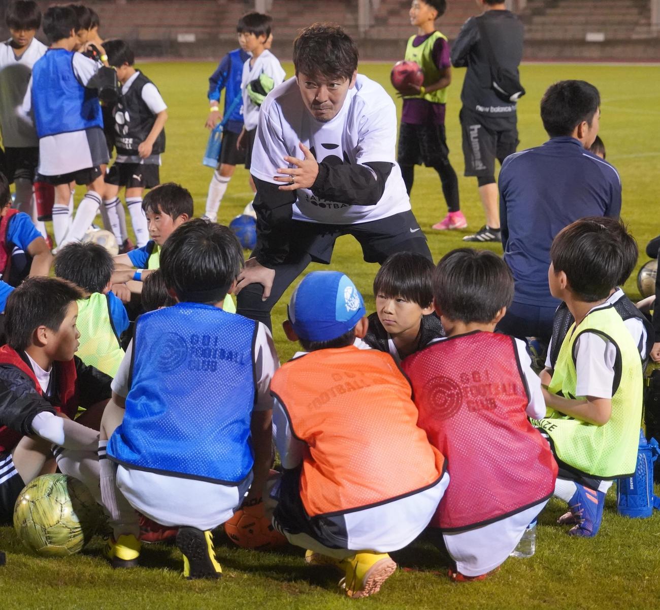 JAPANIZE FOOTBALL kick－off　＆　サッカークリニックイベントを行った羽生直剛氏（撮影・佐藤成）