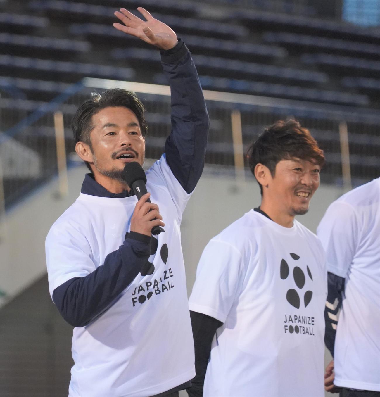 JAPANIZE FOOTBALL kick－off　＆　サッカークリニックイベントを行った佐藤勇人氏（左）と羽生直剛氏（撮影・佐藤成）