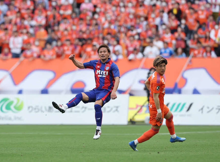 東京DF徳元悠平（右から2番目）FC東京提供
