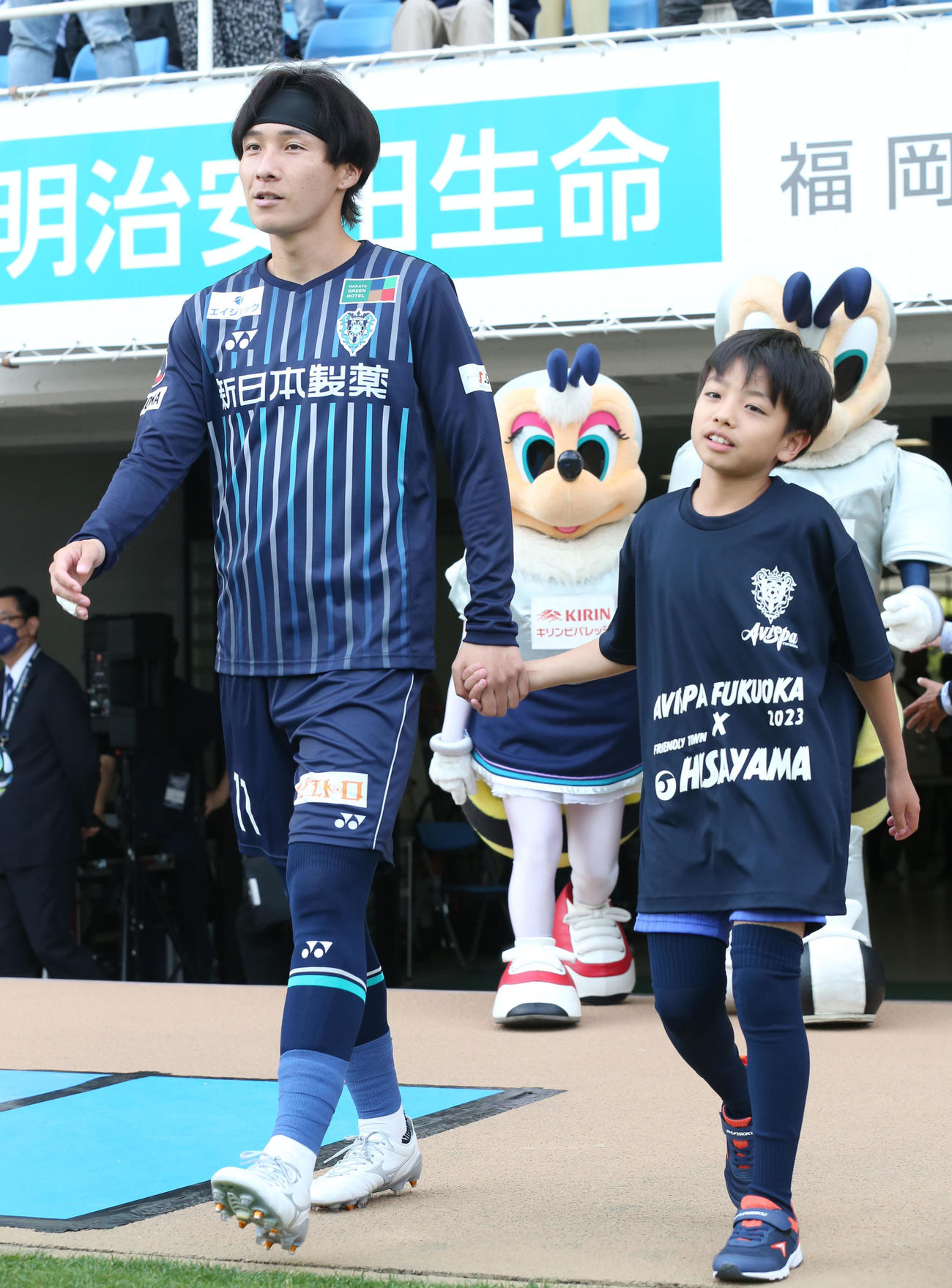福岡対東京　試合開始前に入場する山岸（撮影・冨田成美）