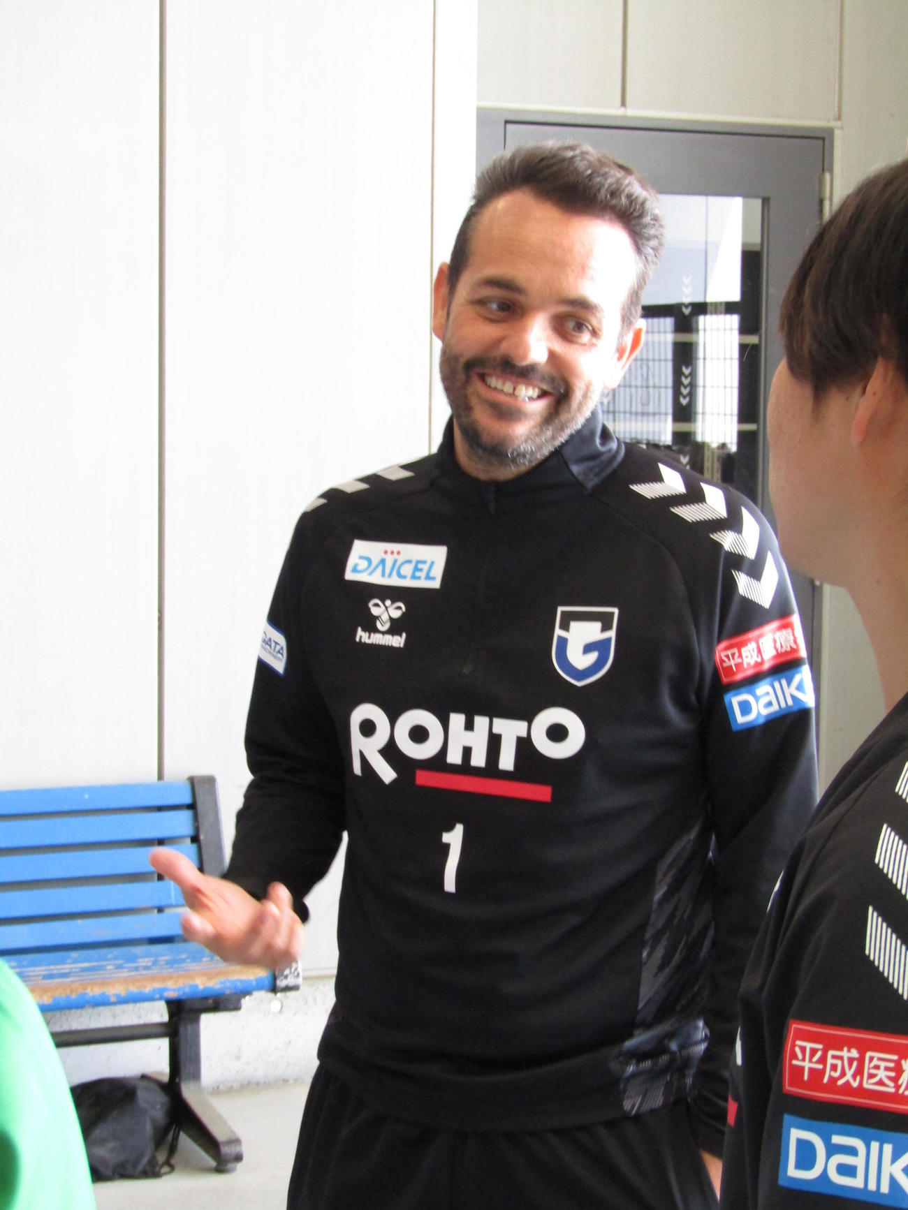取材に応じるG大阪ポヤトス監督