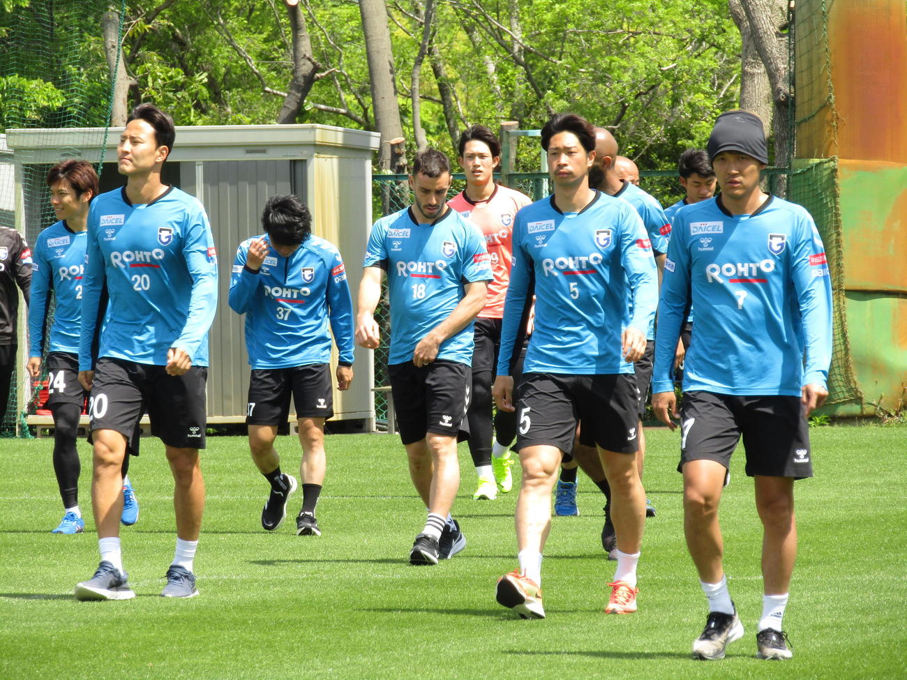 大阪ダービーから一夜明け、練習を再開したG大阪、右から宇佐美、三浦ら