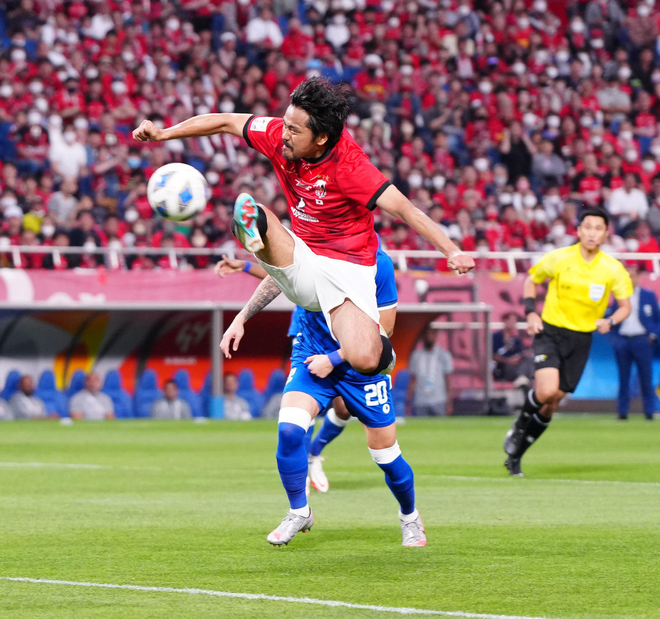 浦和対アルヒラル　前半、シュートを放つ浦和興梠（撮影・江口和貴）