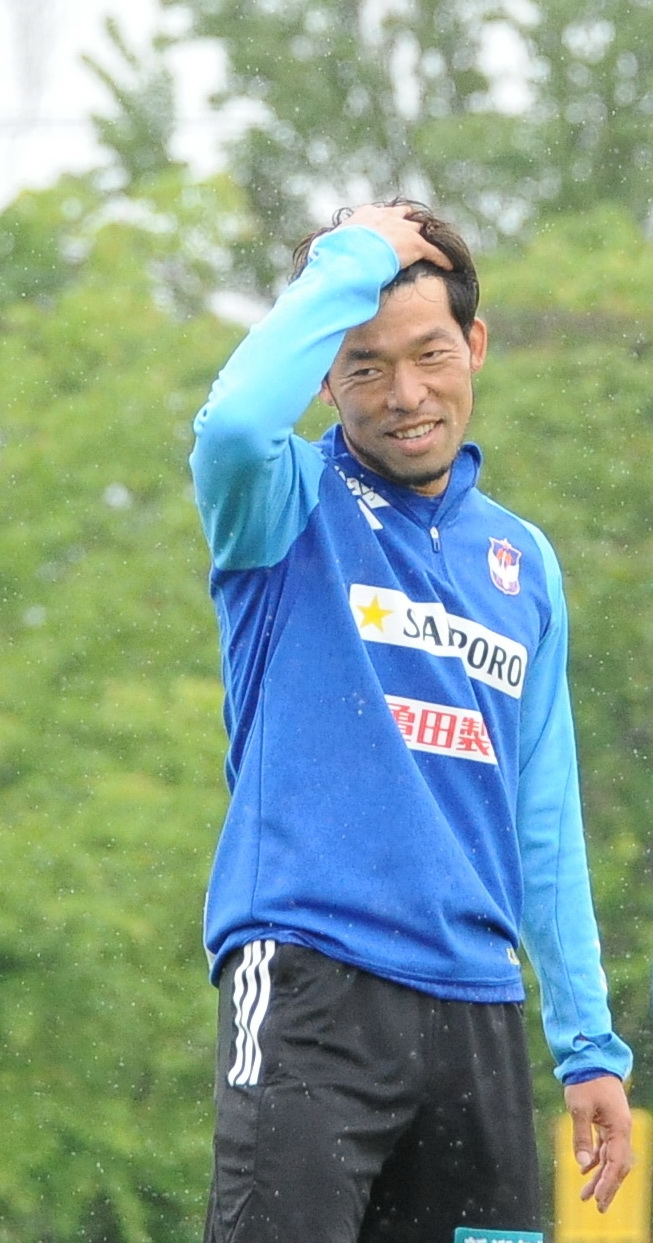 柏戦の前日練習で笑顔の鈴木