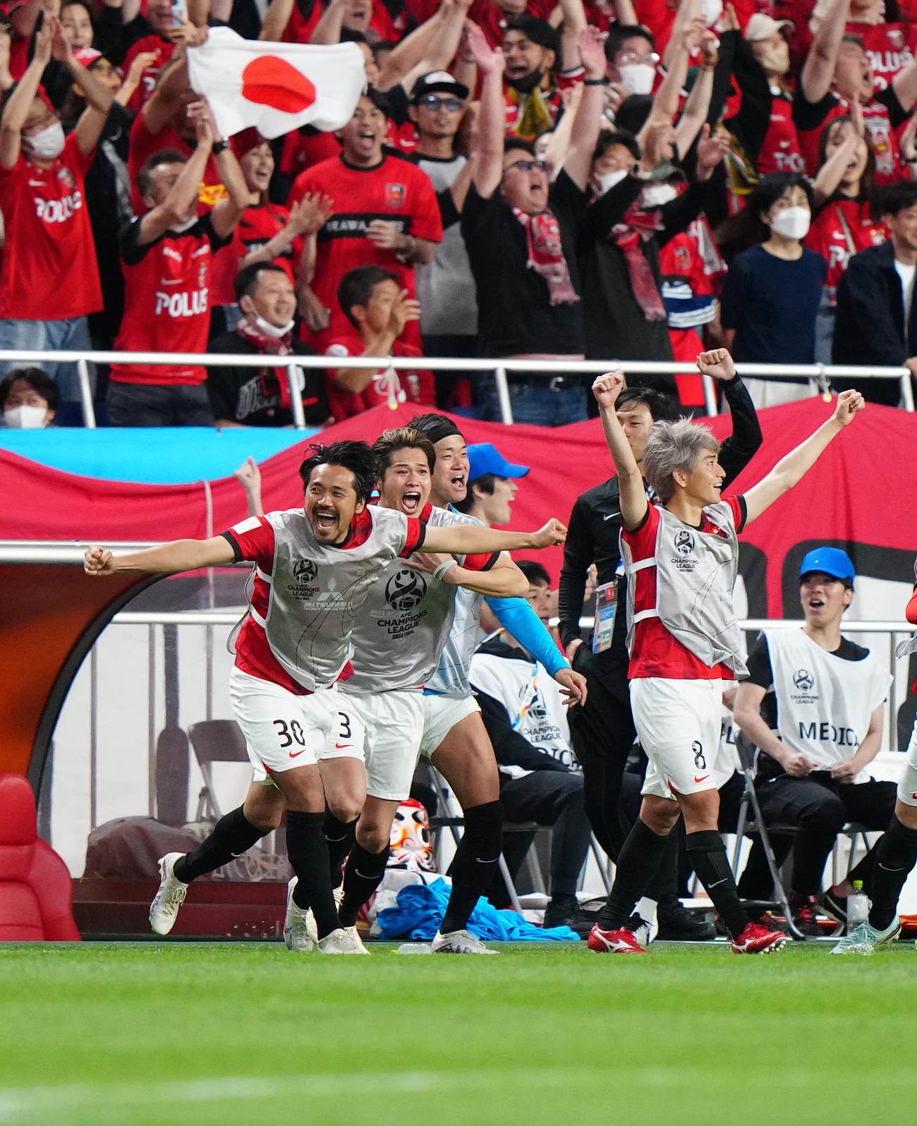 浦和対アルヒラル　ACL優勝を決め、歓喜する興梠（左端）ら浦和の選手たち（撮影・江口和貴）