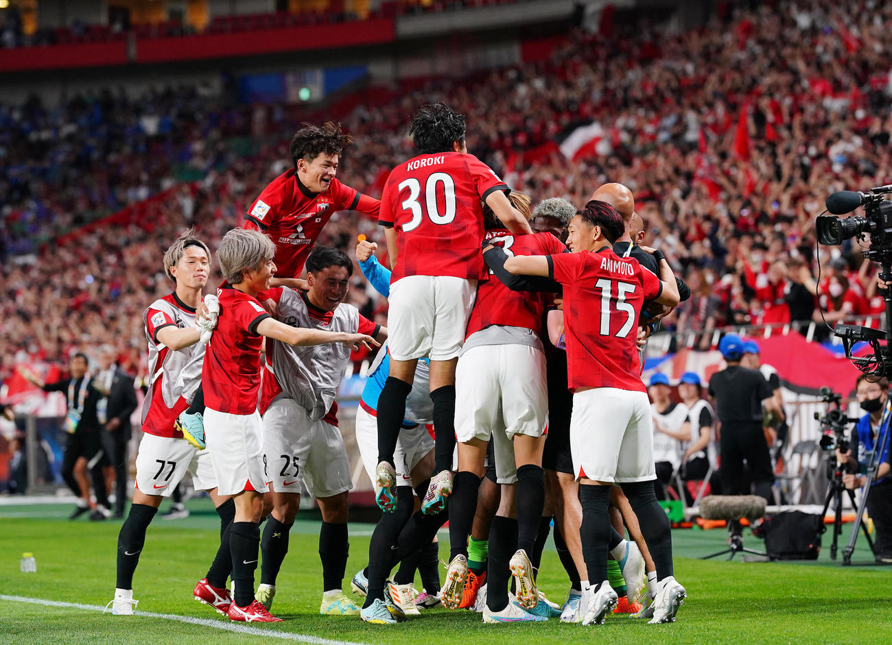 浦和対アルヒラル　後半、ホイブラーテン（5番）のヘディングから先制のゴールが決まり喜びを爆発させる浦和の選手たち（撮影・垰建太）