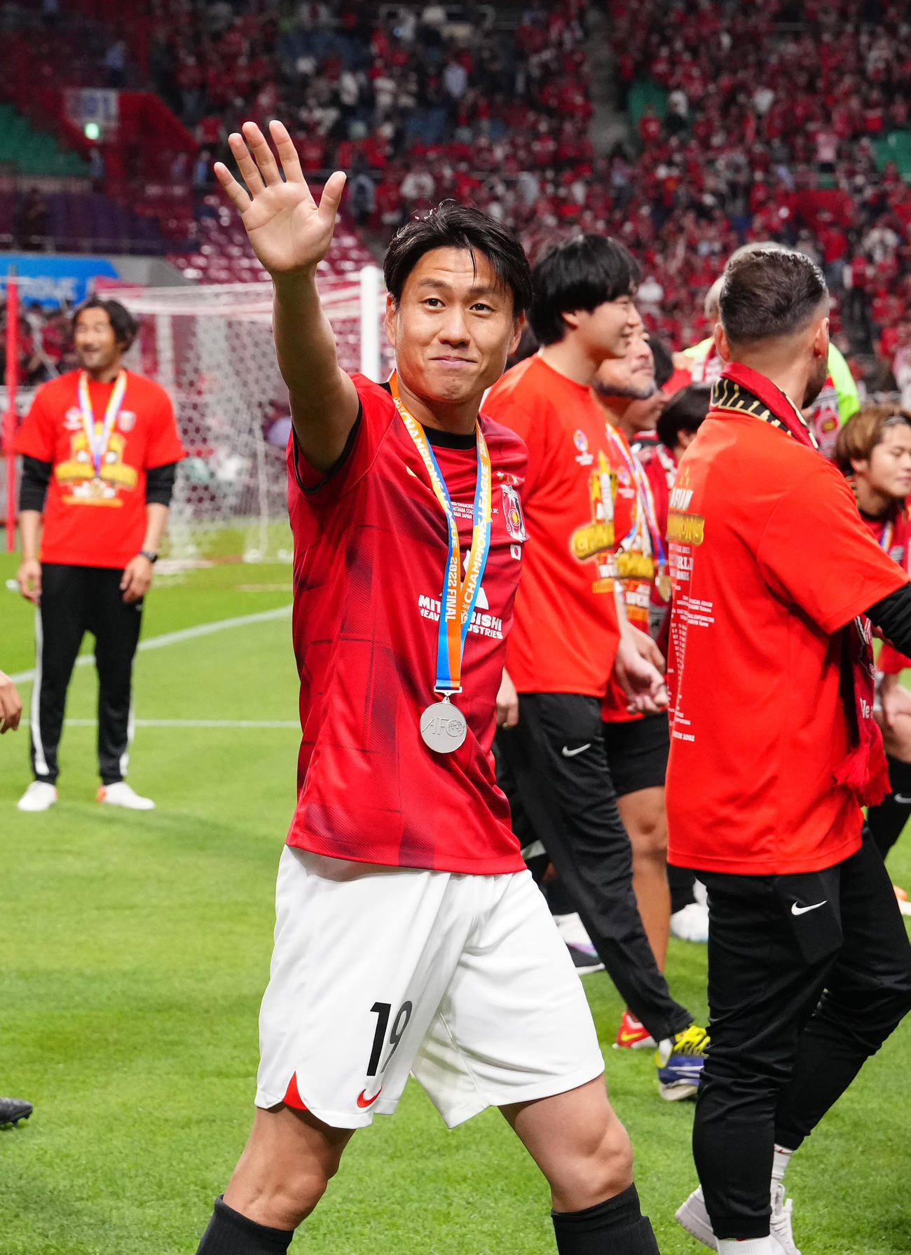 浦和対アルヒラル　試合後、場内1周する浦和岩尾（撮影・江口和貴）