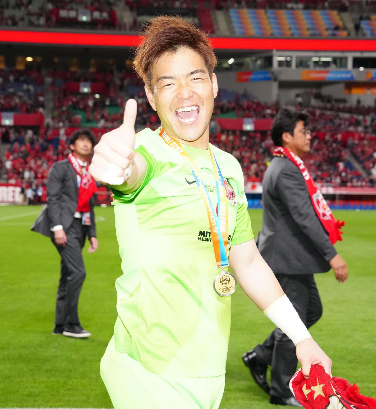 浦和対和アルヒラル　試合後、サムズアップポーズを見せる浦和GK西川（撮影・江口和貴）