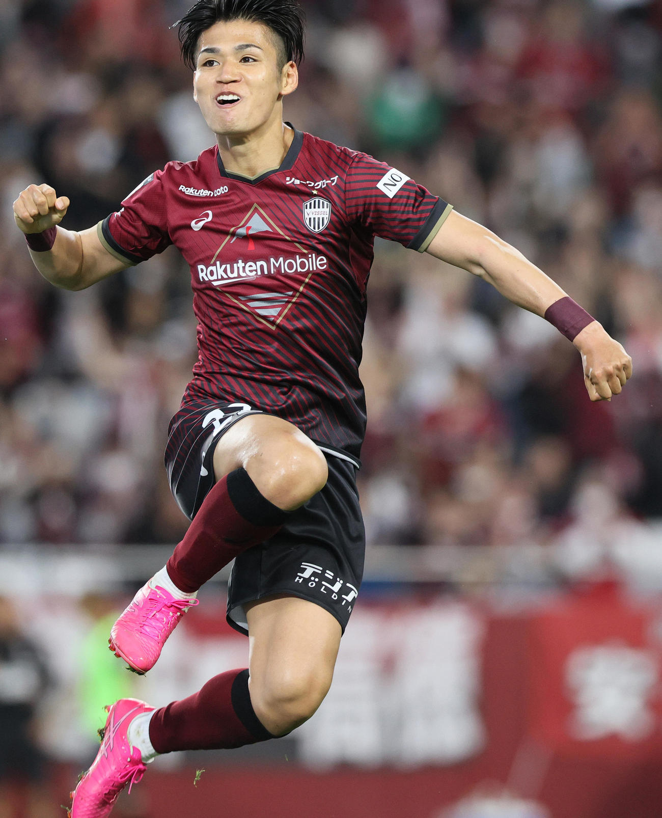 神戸対横浜FC　後半、神戸佐々木（右）はゴールを決め喜ぶ（撮影・上山淳一）