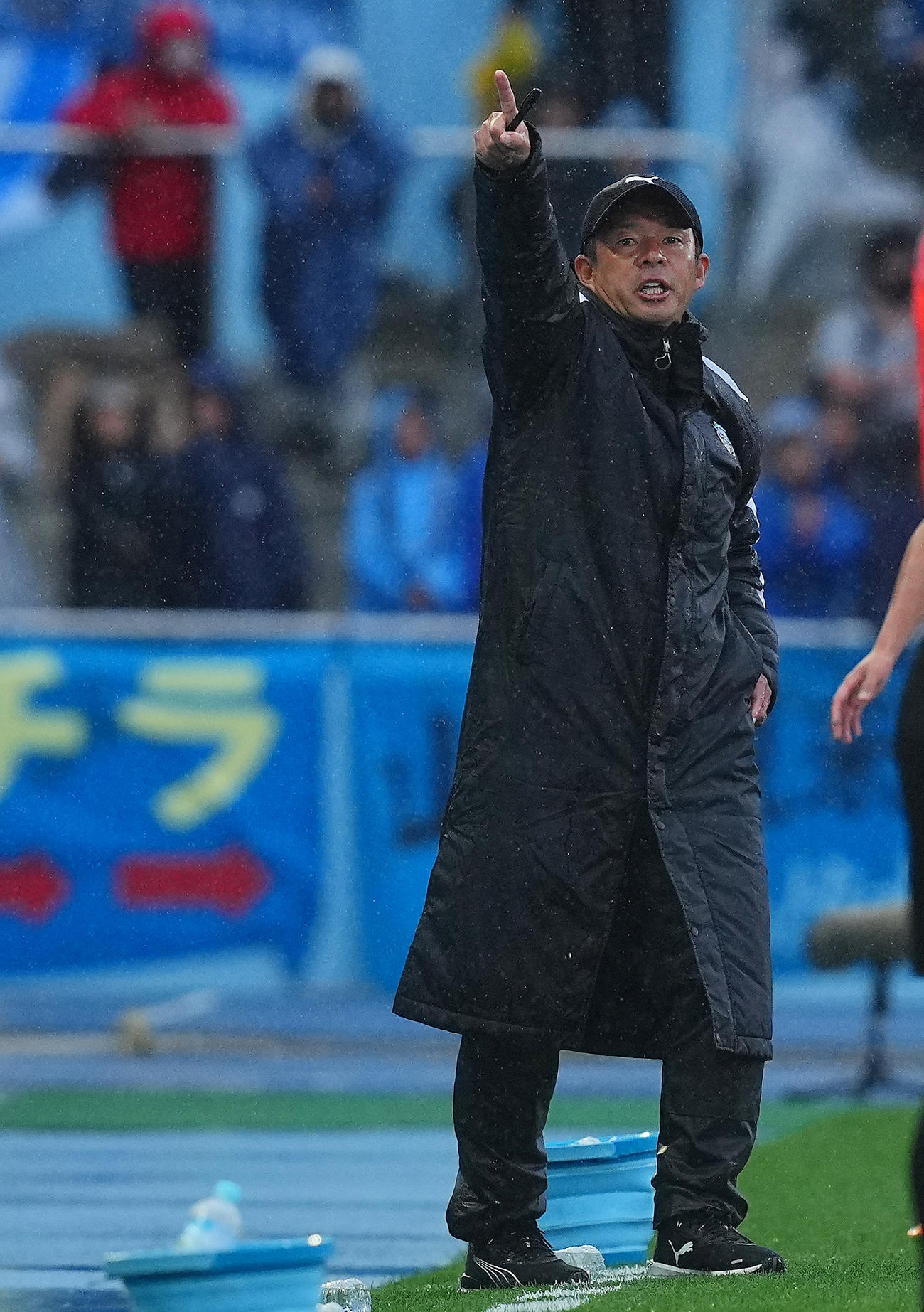 川崎F対鳥栖　指示を出す川崎F鬼木監督（撮影・垰建太）