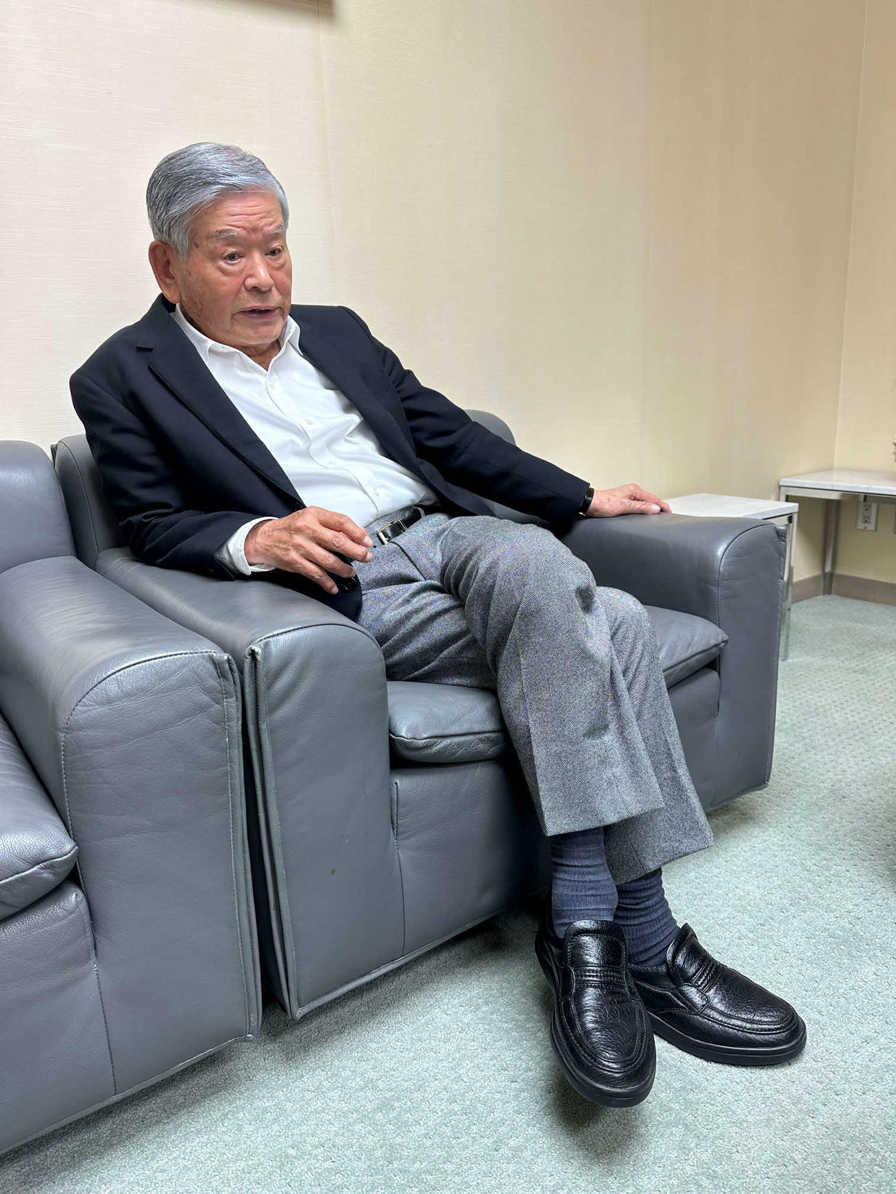 インタビューに対応する日本サッカー協会の川淵三郎相談役