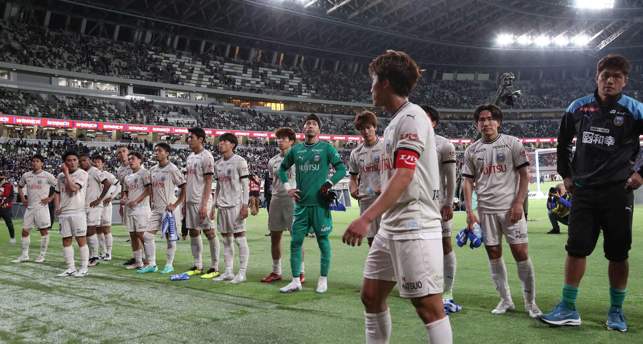 東京対川崎F　多摩川クラシコに敗れた川崎Fイレブン（撮影・丹羽敏通）