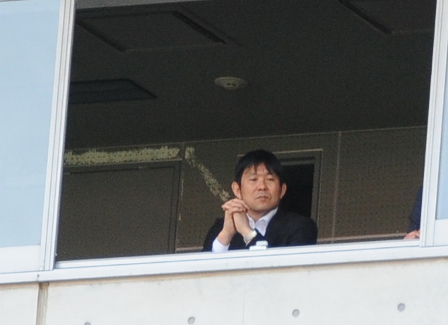 新潟対横浜戦を視察する日本代表の森保監督