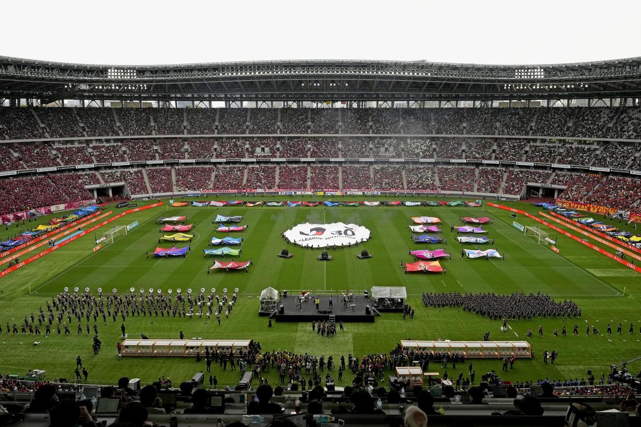 サッカーJリーグの30周年記念スペシャルマッチ、鹿島―名古屋戦を前に開かれたセレモニー（共同）