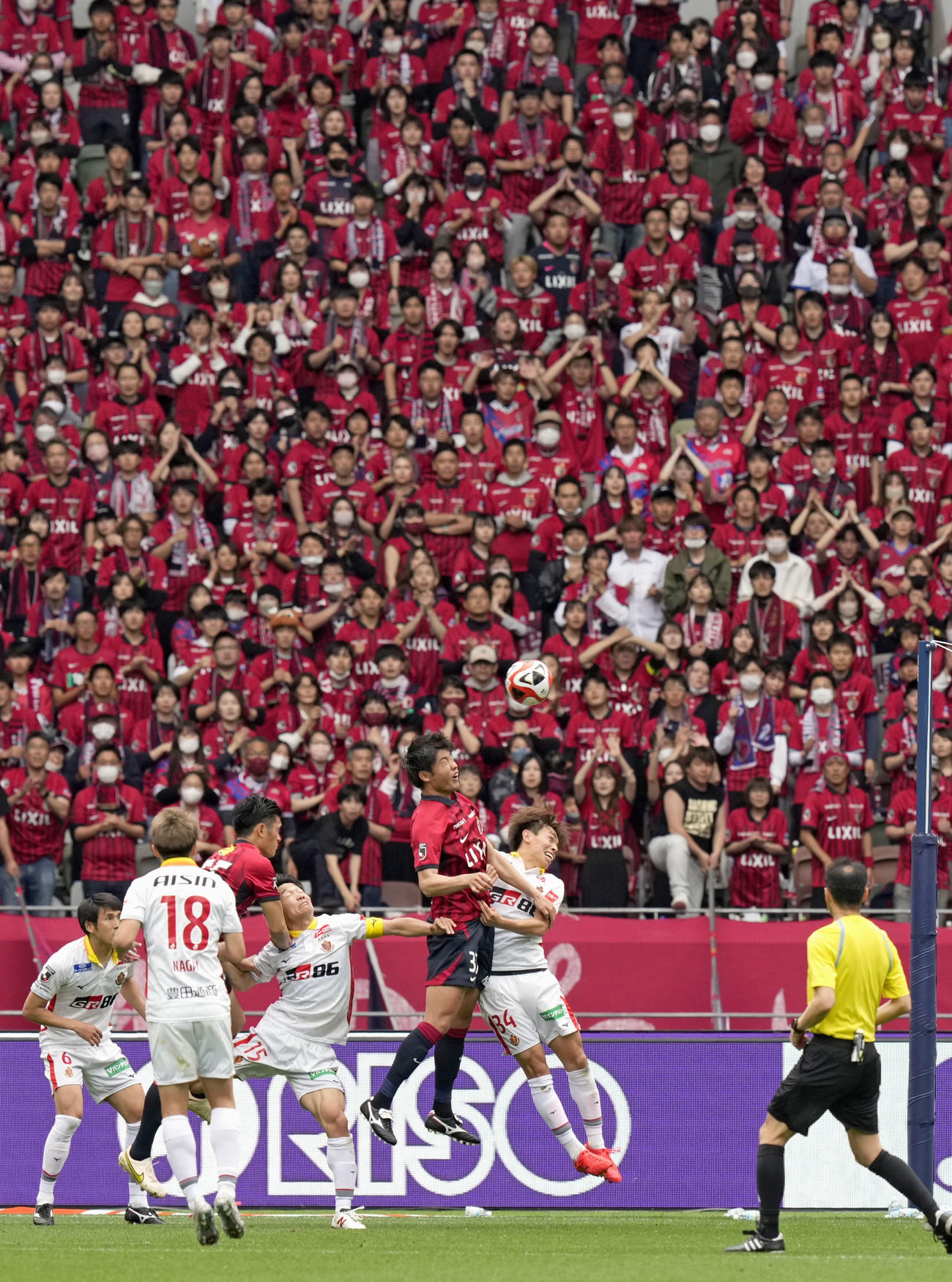 国立競技場で開催された、サッカーJリーグの30周年記念スペシャルマッチの鹿島―名古屋戦（共同）