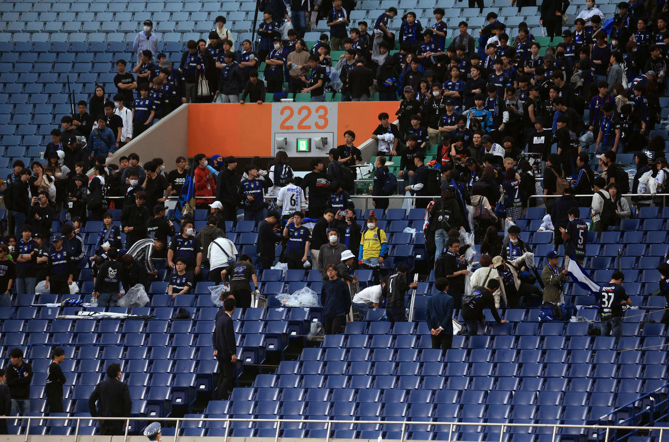 浦和対G大阪　1－3で敗れ、いつまでもスタンドに残るG大阪サポーター（撮影・浅見桂子）