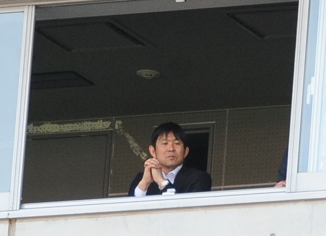 新潟対横浜戦を視察する日本代表の森保監督