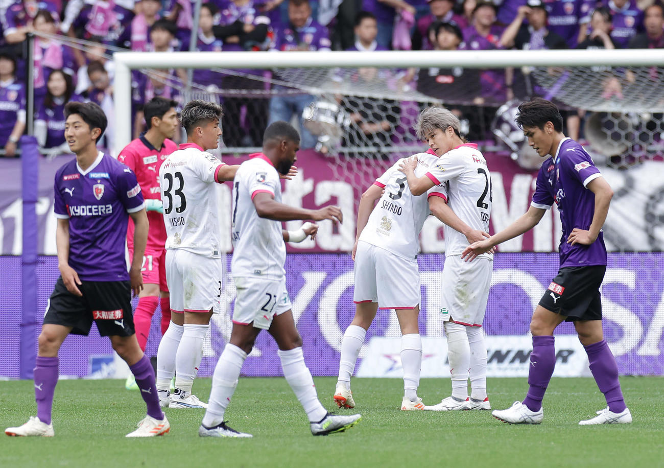 京都対C大阪　京都に勝利し喜ぶC大阪の選手たち（撮影・前田充）