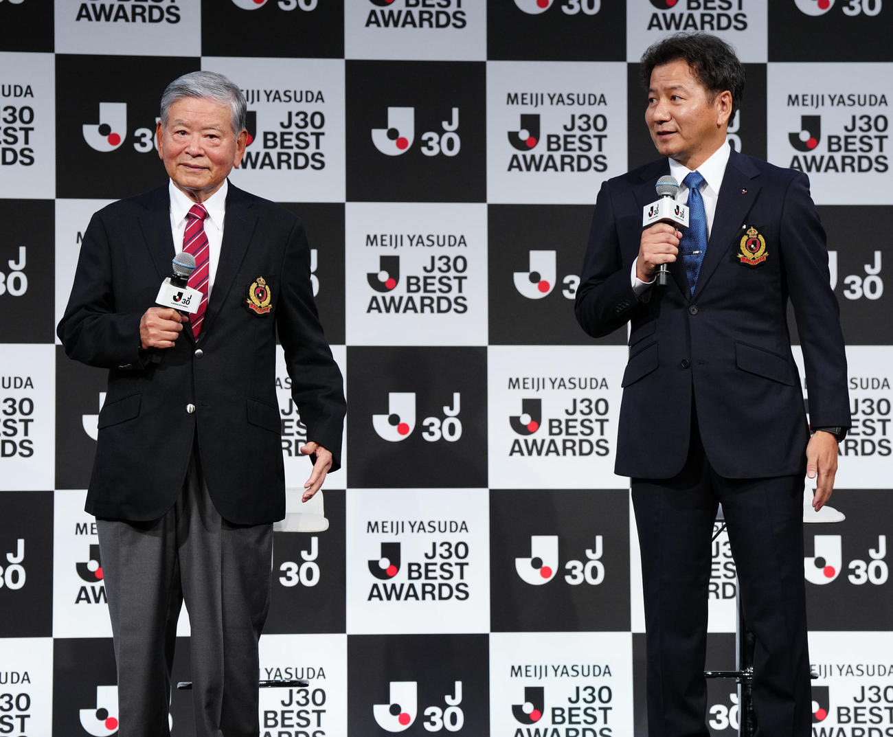 Jリーグ30周年記念イベントでトークセッションに臨む初代チェアマンの川淵氏（左）と野々村チェアマン（撮影・江口和貴）