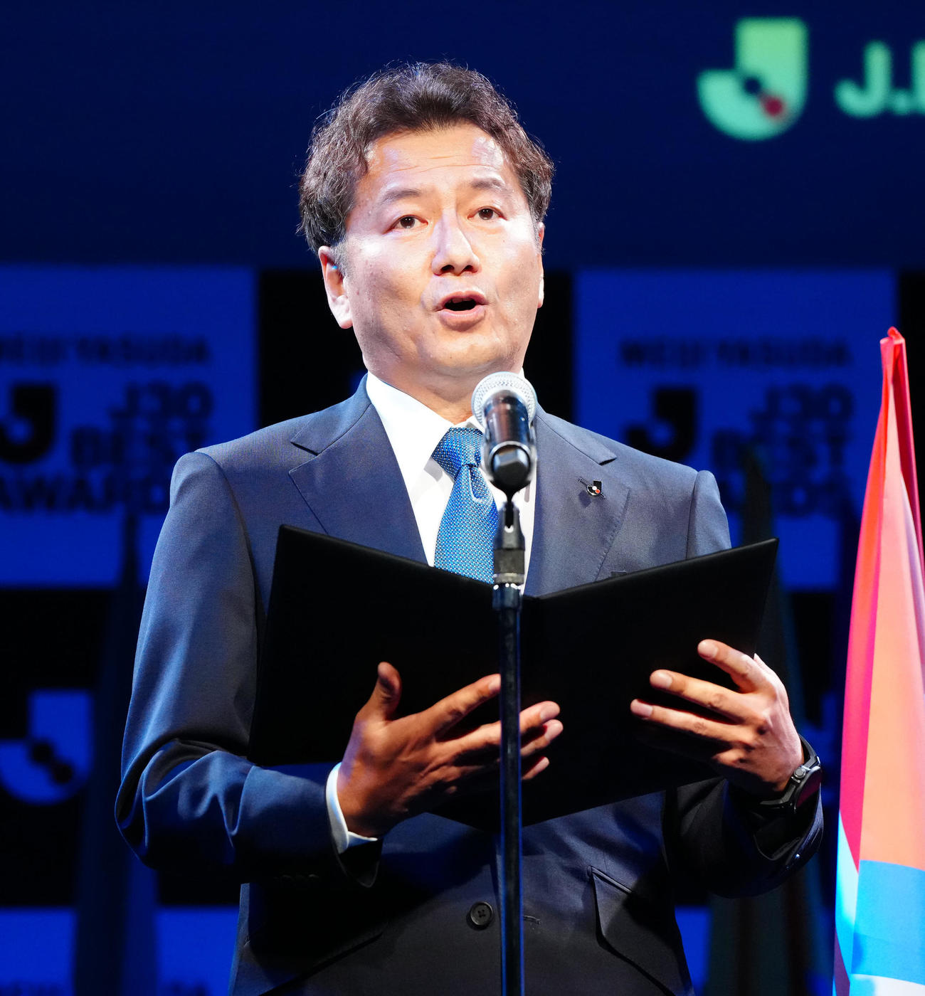 Jリーグ30周年記念イベントのオープニングでスピーチする野々村チェアマン（撮影・江口和貴）