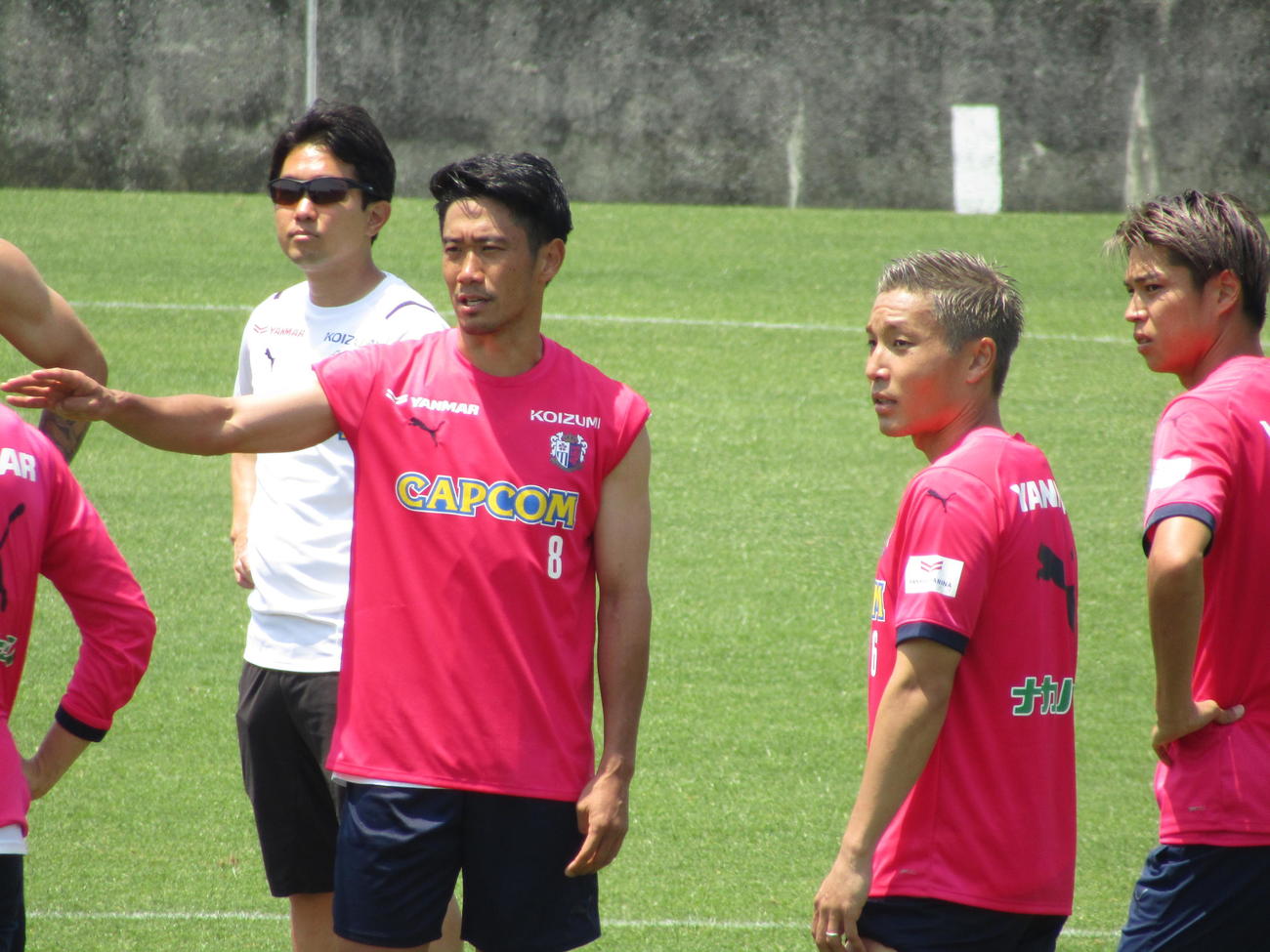 前日に決起集会を開いたC大阪香川（中央）らは精力的に練習に打ち込む
