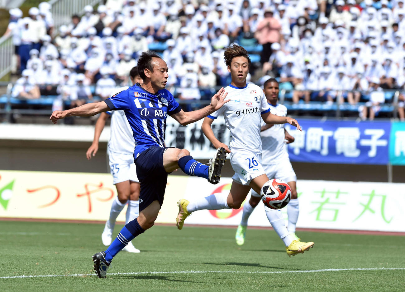 前半19分、先制ゴールを決めるMF藤田（撮影・相沢孔志）